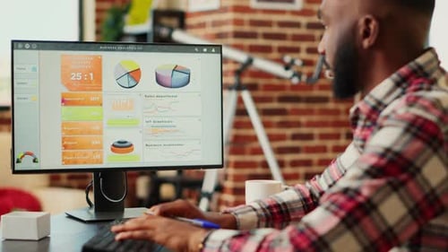 Employee Optimizing Market Performance