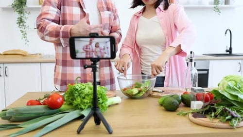 Vlog de cuisine avec des ingrédients frais
