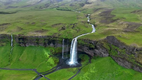 Majestic Seljalandsfoss Waterfalls Cascade Down Cliffside in Breathtaking Icelandic Landscape