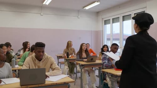 Engaging Classroom Discussion with Diverse College Students and Teacher