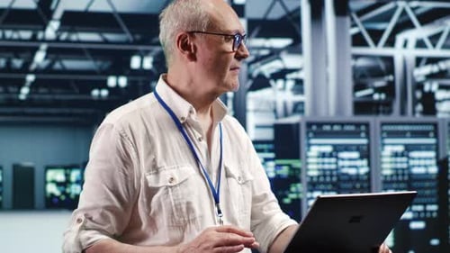 IT Engineer Optimizing Data Center