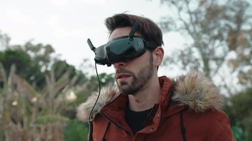 Piloto de Zumbido con gafas virtuales