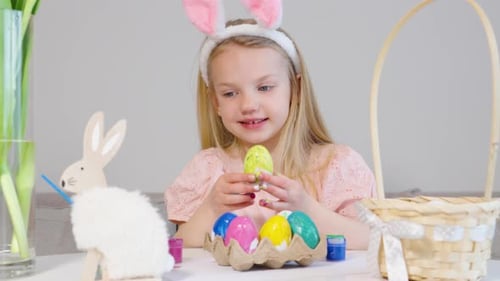 Zu Ostern mit Freude und Kreativität bunte Ostereier kreieren