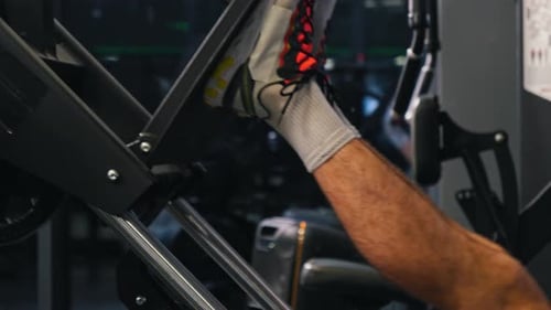 Legs Operating Leg Press Machine at Gym
