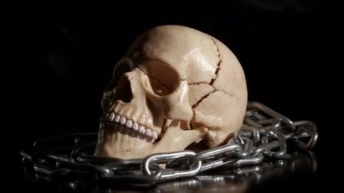 Kette Skull By Metal auf Schwarz