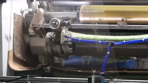 Fábrica industrial moderna para la operación de producción automática de bolsas de plástico