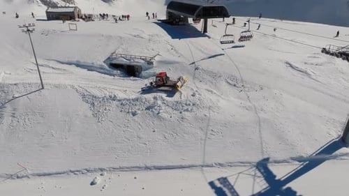 Centre de ski de Parnassos au mont Parnasse, Grèce, piste enneigée, Drone aérien