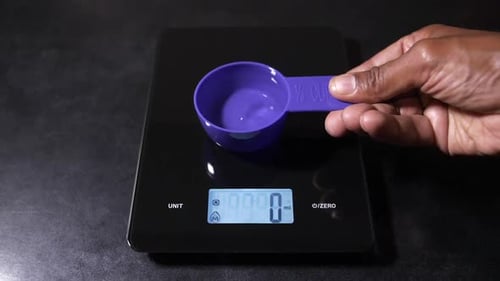 Kitchen Scale Measures Liquid with Measuring Cup