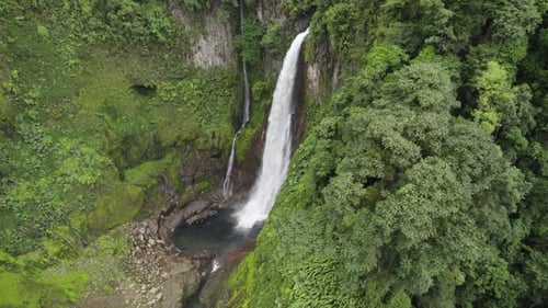 Orbiting drone shot revealing the Del Toro Waterfall in Costa Rica