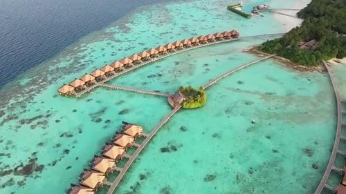 Maldivas: experimente o paraíso tropical perfeito com sol, areia e mar infinitos 4K