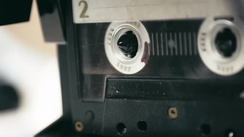 Retro-Kassette zum Abspielen von Audioaufnahmen in NAHAUFNAHME