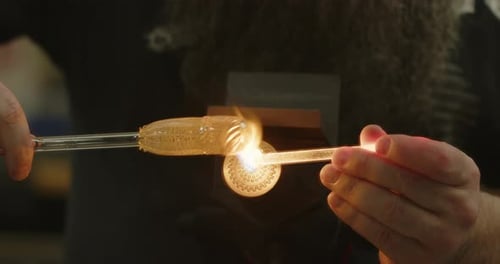 Goldrauchen, Glaskunst, die vom Künstler mit Gold durchtränkt wird