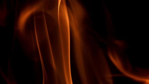 Flammen auf schwarzem Hintergrund, gefilmt in Zeitlupe mit 1000 Bildern pro Sekunde