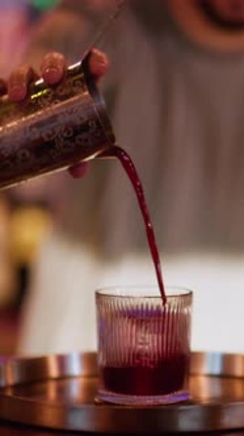 Vertical Pouring Cocktail Cold Aperitif Ice Barman