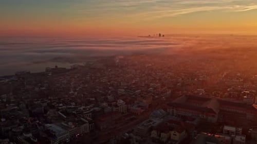 Stadt bei Sonnenuntergang