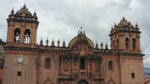 Die Kathedrale von Cusco, Peru, neben dem Hauptplatz, dem Hauptplatz, Drohne UHD