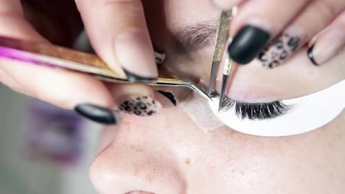 Applying Individual False Eyelashes in Extreme Close Up