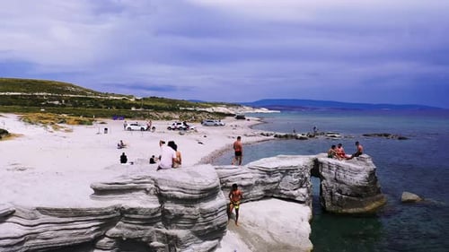 vista de Zumbido del mar y la playa de izmir, bahía, agujero