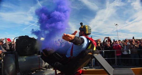 Fayetteville, Tennessee/États-Unis - 14 novembre 2019 : Base Jumper catapulté, lancé
