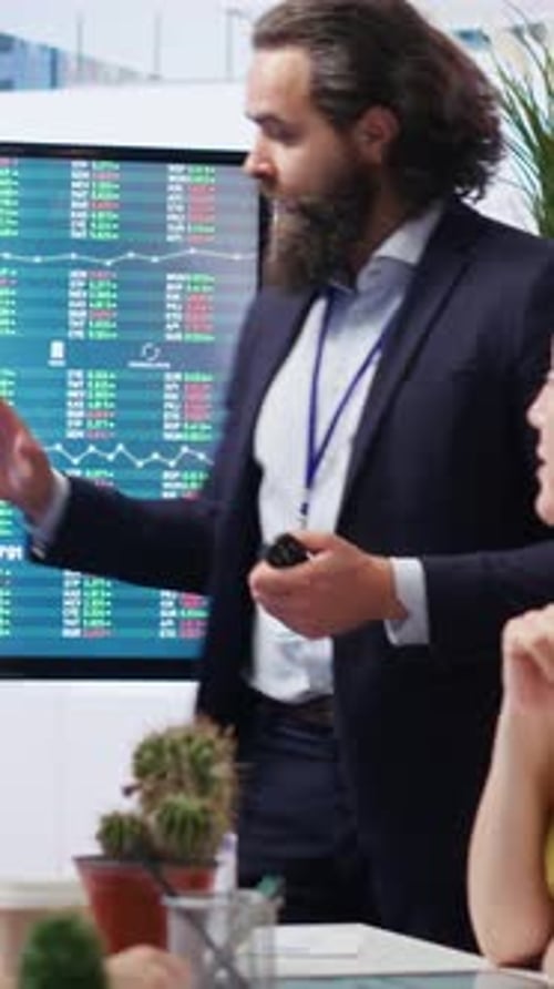 Vertical Video Broker in Office Assisting Family with Ipo Forex Portfolio Management