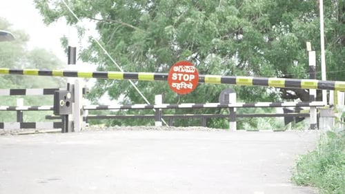 Sinal de parada - Segurança na travessia ferroviária