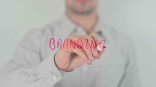 Creación de marca, escritura en pantalla transparente