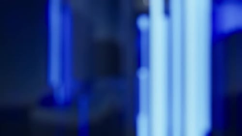 Blauer abstrakter Hintergrund des riesigen digitalen Horizonts mit Glasscheiben