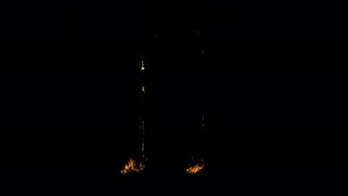 Burn Sammlung: Feuer, das einen Türrahmen von unten über einem dunklen Hintergrund verschlang, aufgenommen mit 60 Bildern pro Sekunde
