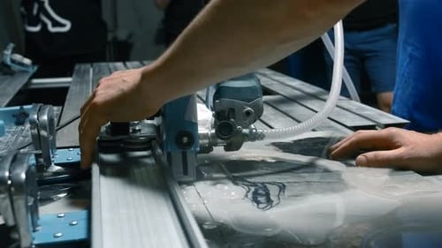 Factory machine with water pressure for cutting plates