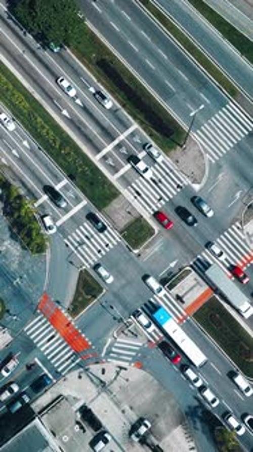 Rua movimentada na cidade de Florianópolis, Brasil. Vista aérea da cidade de Florianópolis
no Brasil