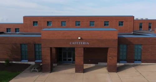 Plan d'ensemble du bâtiment de la cafétéria d'un lycée américain, aux États-Unis. Extérieur