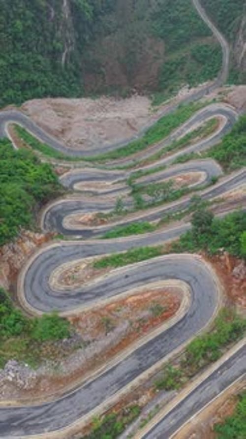 Khau Coc Cha Pass in Bao Lac, Cao Bang with winding road and stunning mountain views