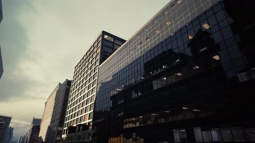 La torre de vidrio pulido refleja las nubes y enfatiza la armonía estructural