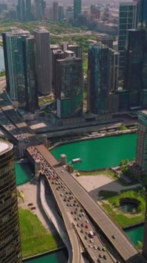 Remarkable picture of sunny Chicago at daytime.