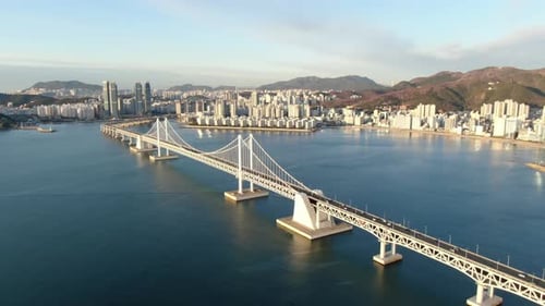 Gwagan-Brücke, Busan, Korea, Luftaufnahme der Drohne in 4K
