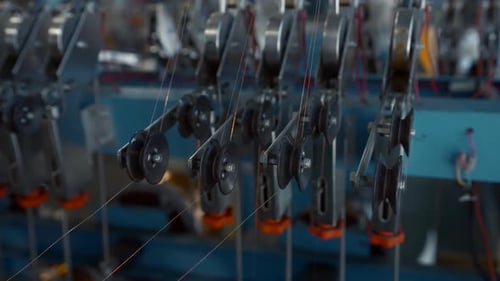 Herstellung von Kupferdrahtkabeln in Spulen in der Metallstahlindustrieanlage.