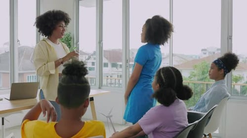 Teacher Explains Wind Power to Elementary Students