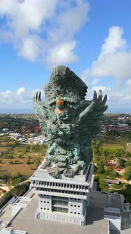 Vue aérienne de la statue de Garuda Wisnu Kencana à Bali, Indonésie