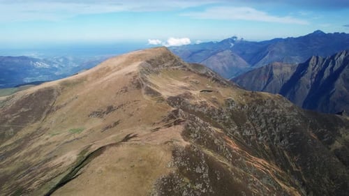 Explorez le sommet de Cabaliros : lieu idéal pour la randonnée et le ski de randonnée à Cauterets