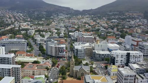 4K-Drohnenaufnahmen von Gebäuden in der Stadt Kapstadt