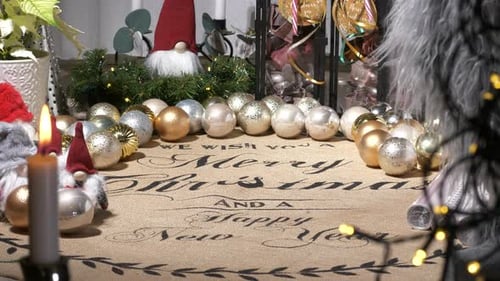 Frohe Weihnachten und einen guten Rutsch ins neue Jahr, Weihnachtsgrüße, Dekorationen im heimischen Zuhause, Sliding Dolly Sh