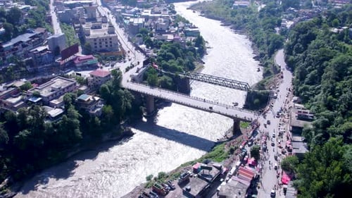 Pont Neelum sur la rivière Neelum à Muzaffarabad, AJK