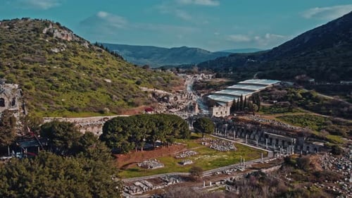 Luftaufnahme der antiken Ruinen und Landschaften in Ephesos