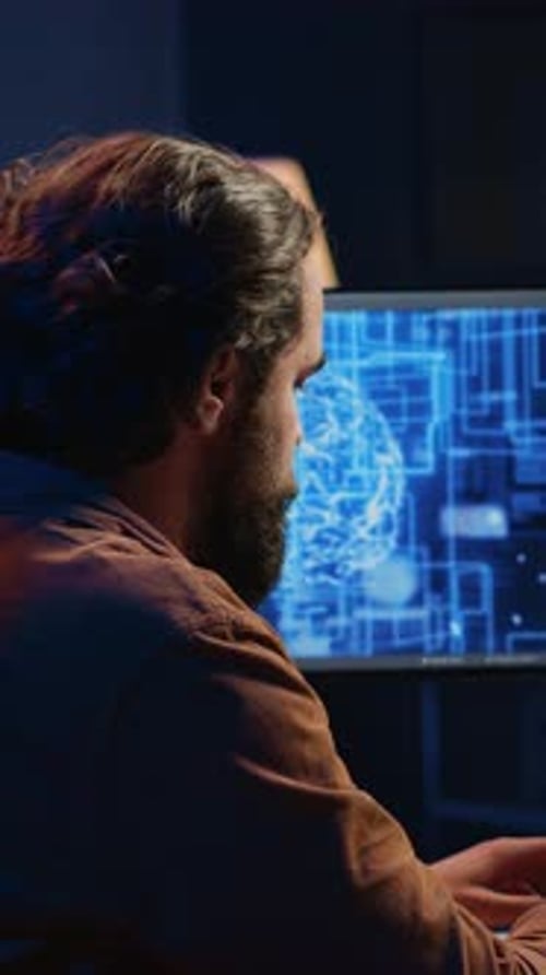 Freiberuflicher IT-Spezialist, der KI-Code schreibt, Training, maschinelles Lernen