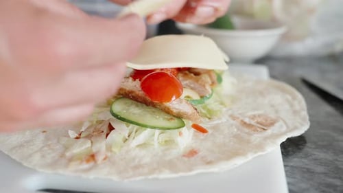 Cooking, I put sliced chesse on top of the tomatoes. I will do shawarma. Close-up in motion. Black s
