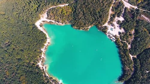Luftbild Seesommerlandschaften. Wunderschöne Waldseenlandschaften.