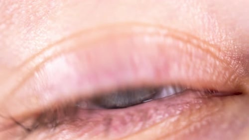 Ein Auge aus Nahaufnahme