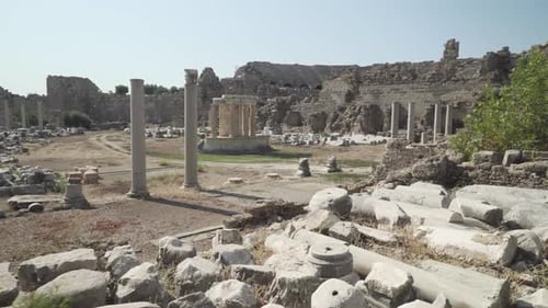 Impresionantes ruinas del ágora Comercial en Side, Turquía