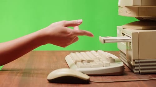 Using CD Circle Disk for Old Computer and Typing on Keyboard