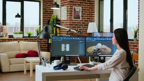 Un ingénieur expert développe des prototypes industriels à l'aide d'un logiciel de modélisation 3D